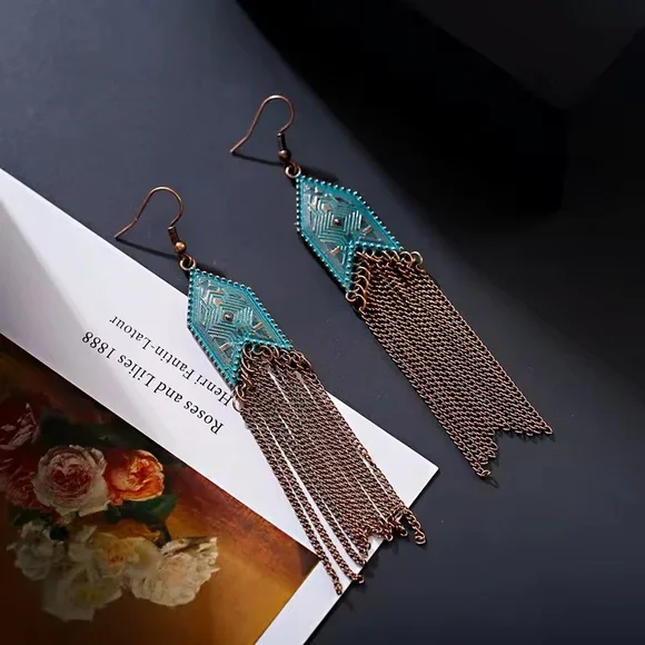 GIVEdAWAY 💝 NEW Elegant Teal and Chain Dangle Earrings - Picture 3 of 3